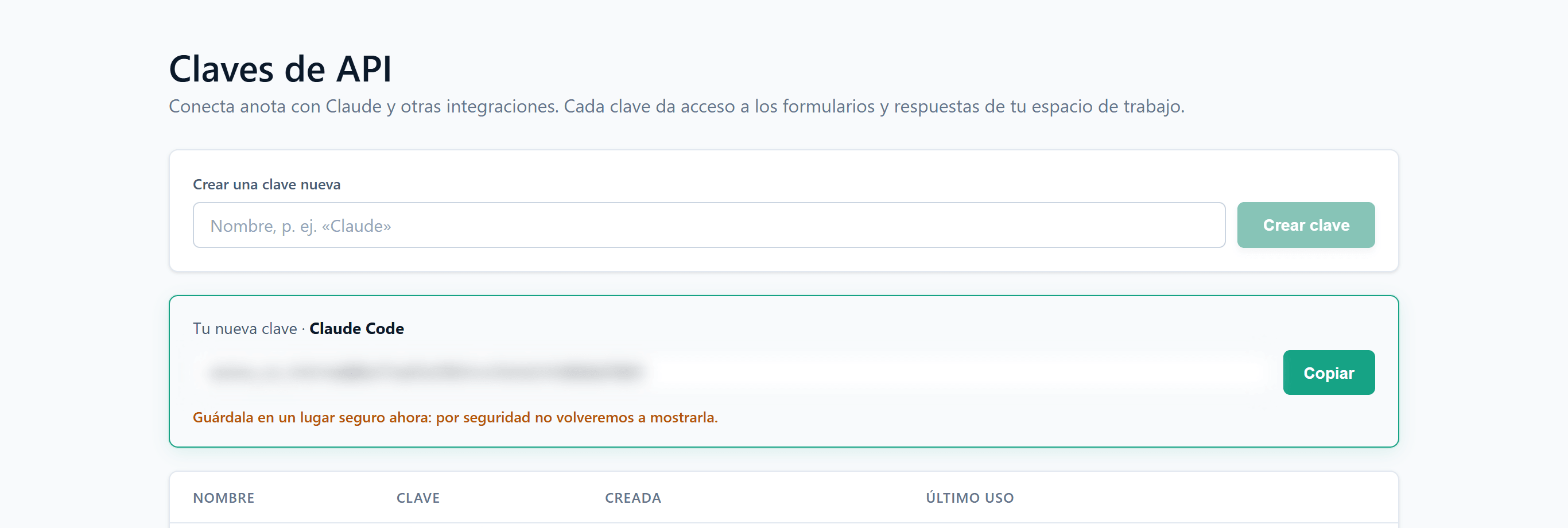 Panel Tu nueva clave con la clave difuminada, el botón Copiar y el aviso de guardarla