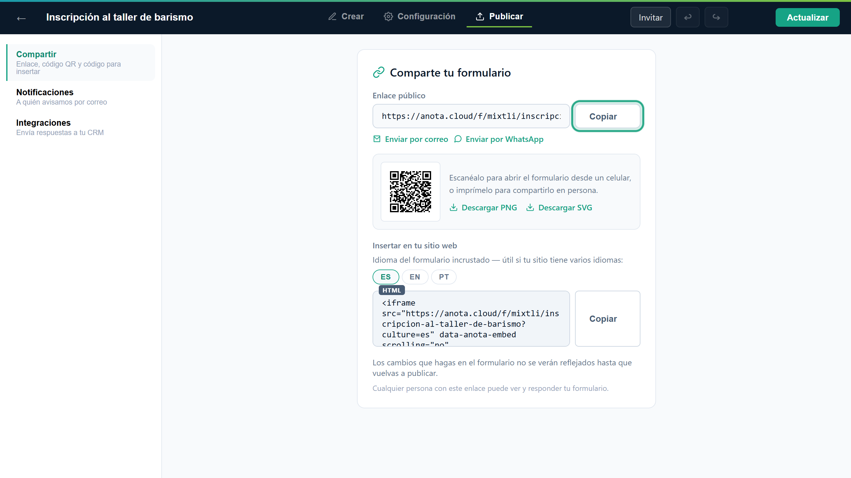 El panel Comparte tu formulario con el enlace público, Enviar por correo y por WhatsApp, el código QR y el código para insertar, con el botón Copiar resaltado