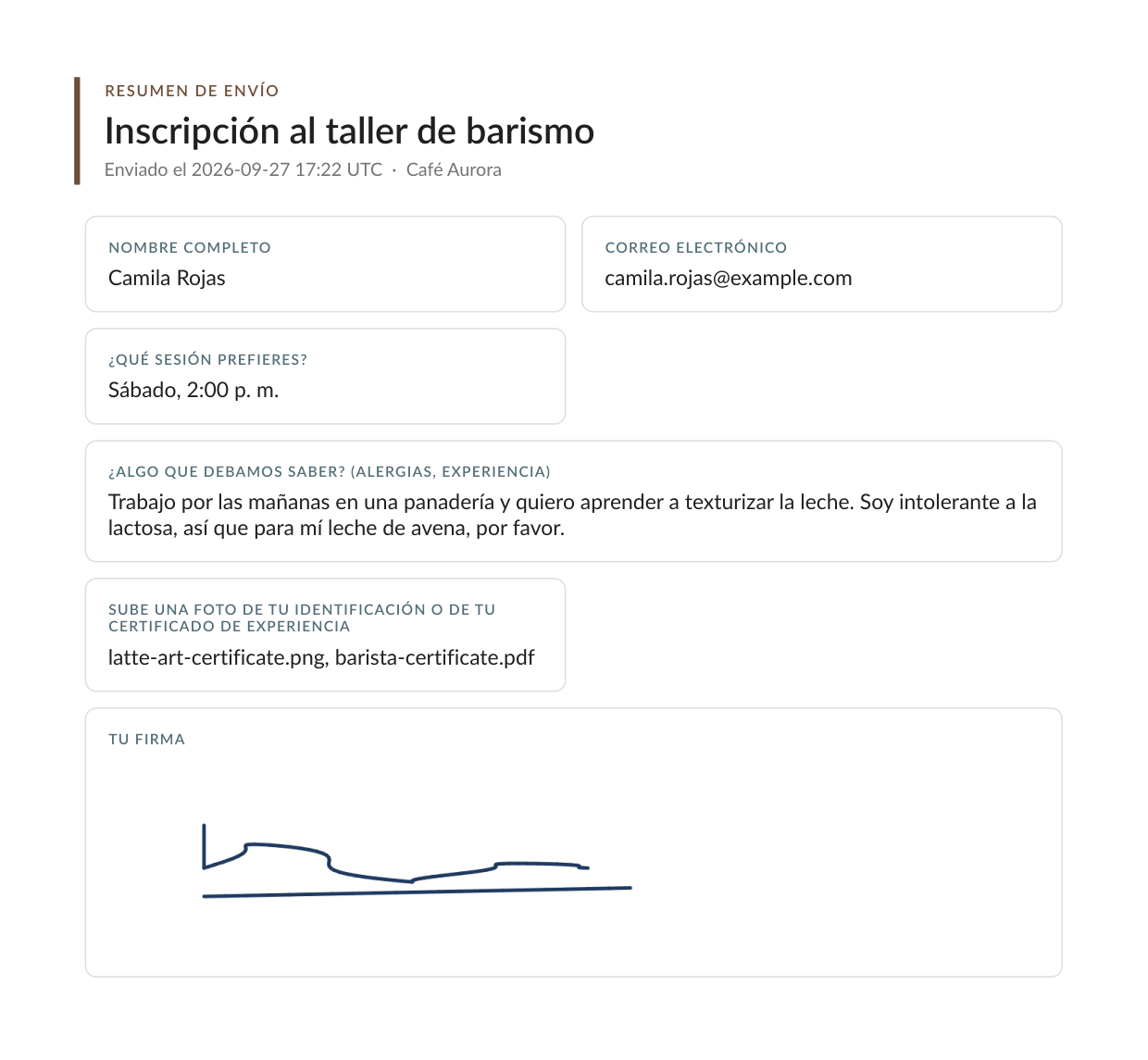 La página 1 del mismo PDF con el diseño Resumen: RESUMEN DE ENVÍO, el título del formulario, Enviado el 2026-09-27 17:22 UTC · Café Aurora, y las respuestas en una cuadrícula de tarjetas en dos columnas, con la firma debajo