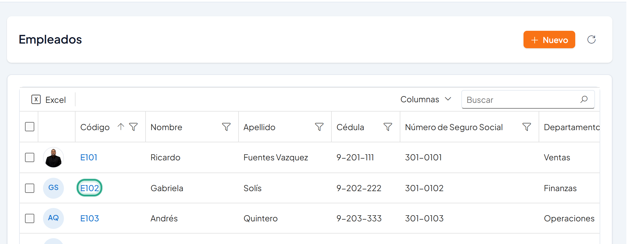 Lista de Empleados con el código E102 resaltado