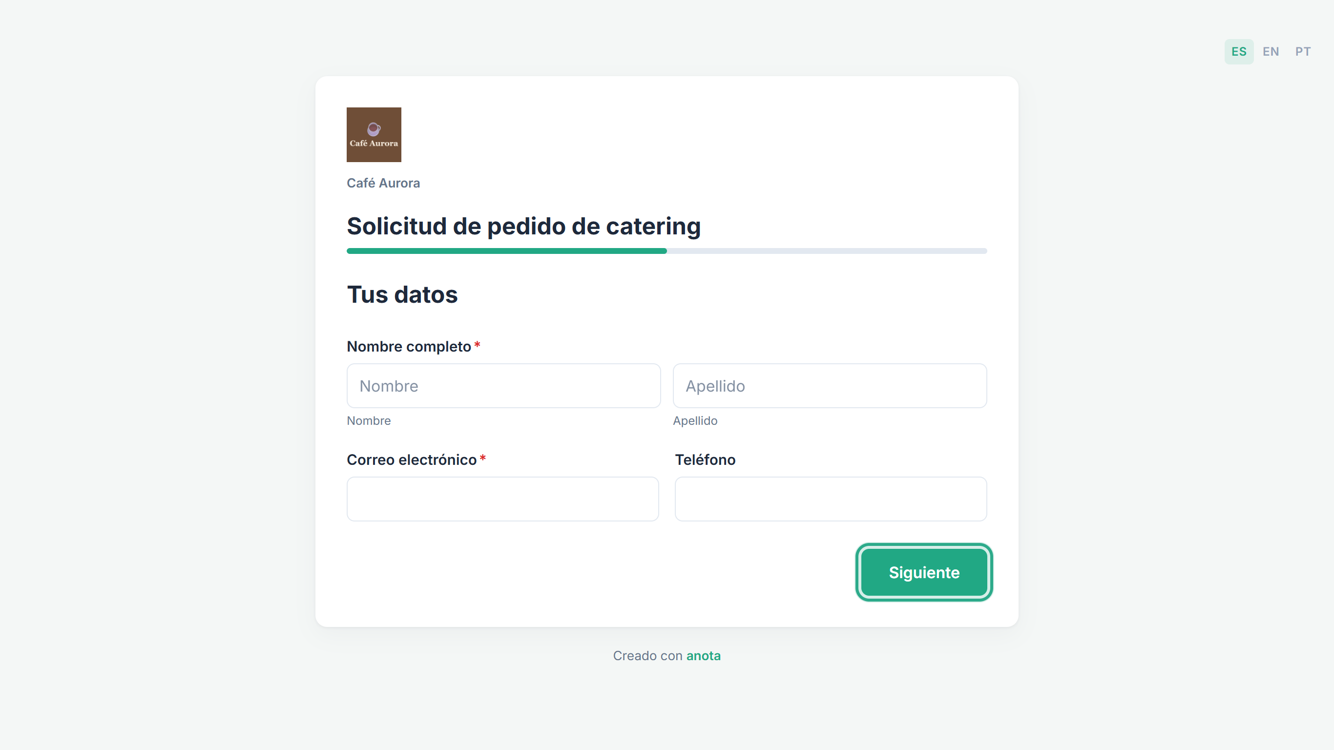 La página 1, Tus datos, del formulario Solicitud de pedido de catering con la barra de progreso a la mitad debajo del título y el botón Siguiente resaltado