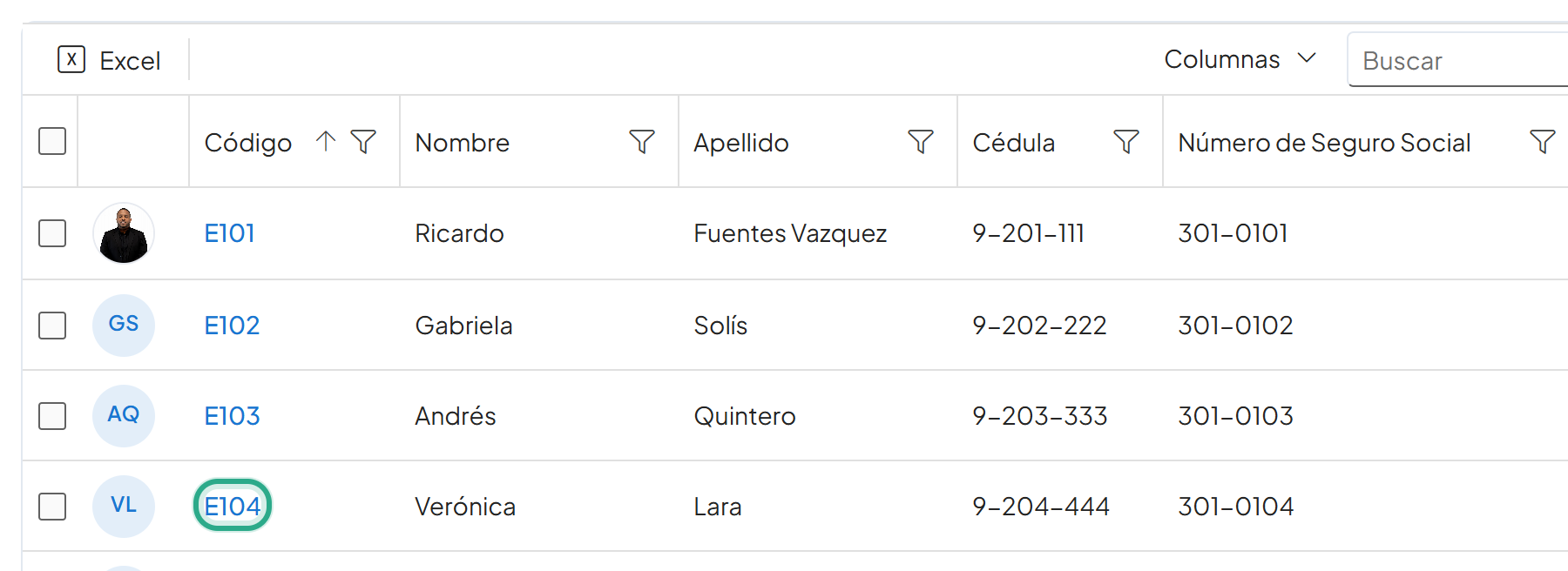 Lista de empleados con el código E104 resaltado