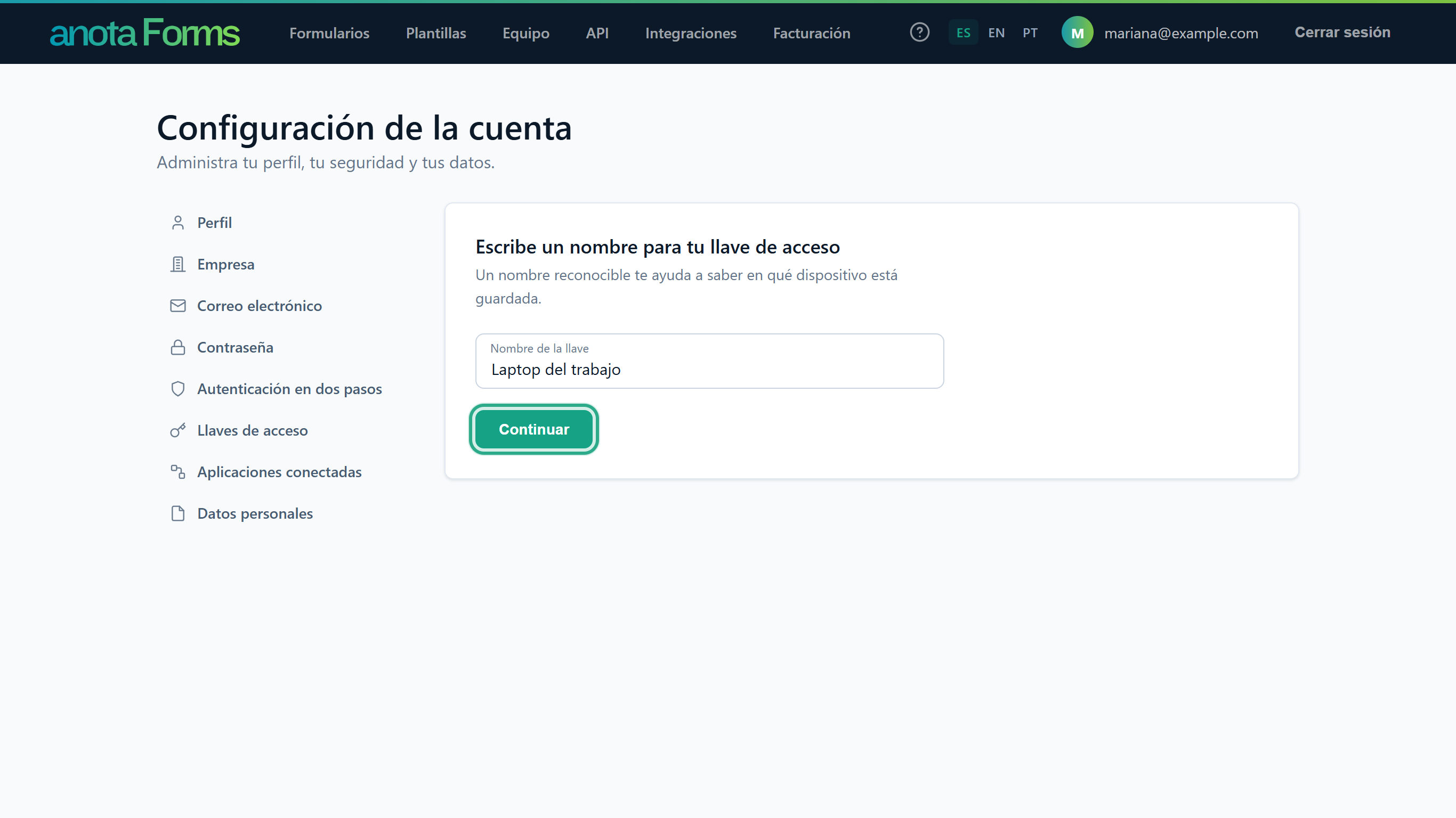 La tarjeta Escribe un nombre para tu llave de acceso, Un nombre reconocible te ayuda a saber en qué dispositivo está guardada., con Laptop del trabajo escrito y el botón Continuar resaltado
