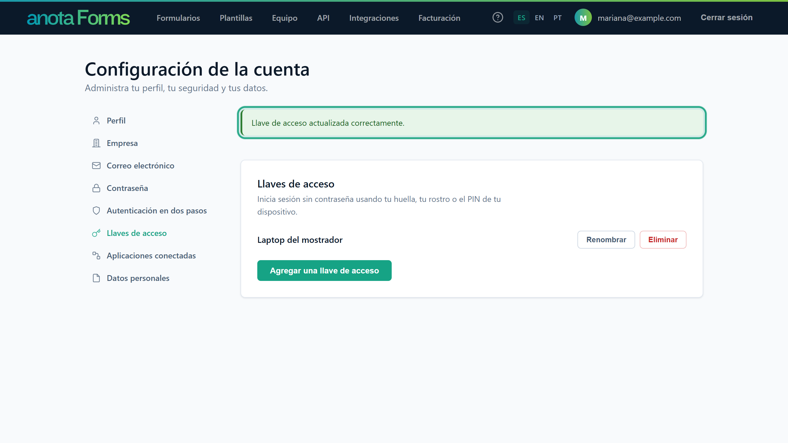 La sección Llaves de acceso con el mensaje Llave de acceso actualizada correctamente. resaltado y la llave, ahora llamada Laptop del mostrador