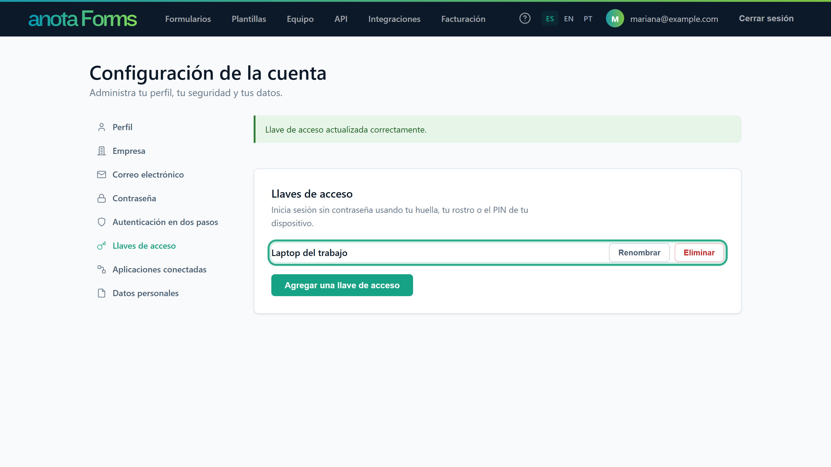 La sección Llaves de acceso con el mensaje Llave de acceso actualizada correctamente. y la fila Laptop del trabajo resaltada, con sus botones Renombrar y Eliminar