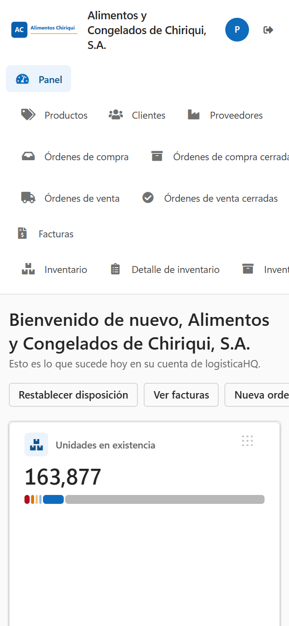 El portal en un teléfono: una barra superior con el logotipo y las iniciales, y una franja de menú debajo